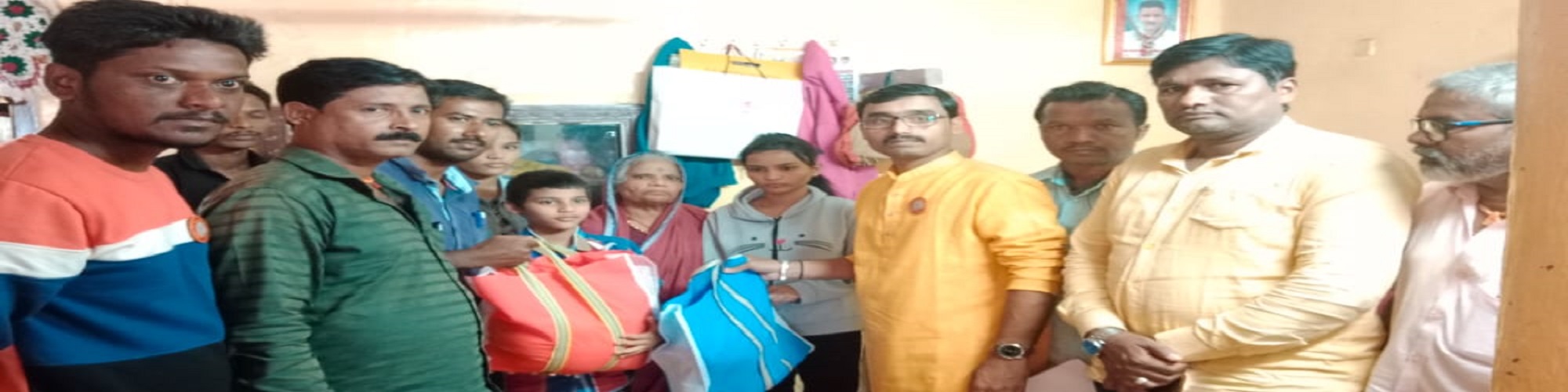 मनसेने दिला जाधव कुटुंबाच्या चिमुरड्यांना आधार